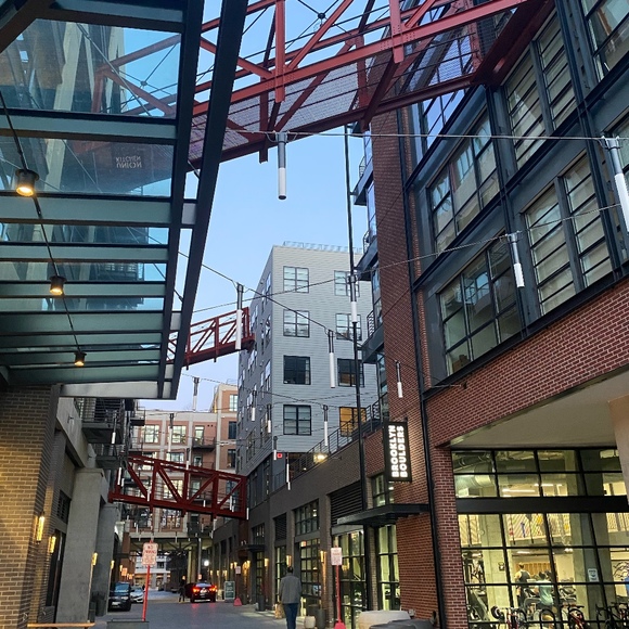 Meet your Posher, Raquel - Picture 1 of 1